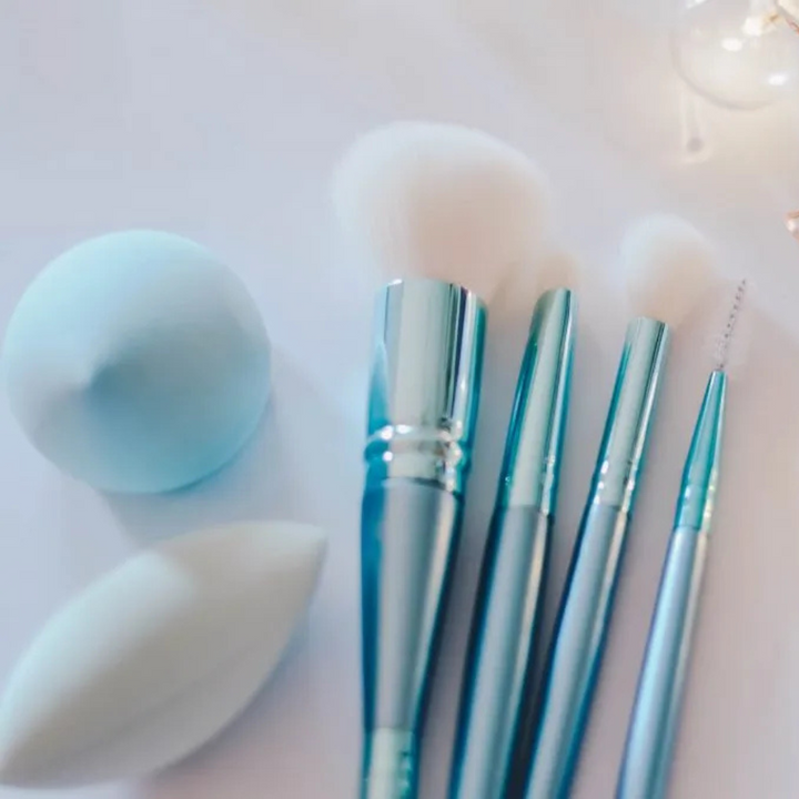 e.l.f. Snow Globe Blend & Brush Set – Limited Edition Holiday Collection